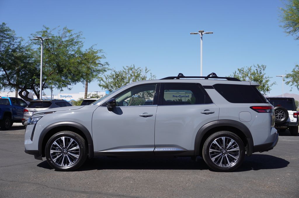 2026 Nissan Pathfinder Platinum - Photo 2