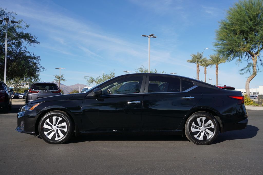 2025 Nissan Altima S photo 2