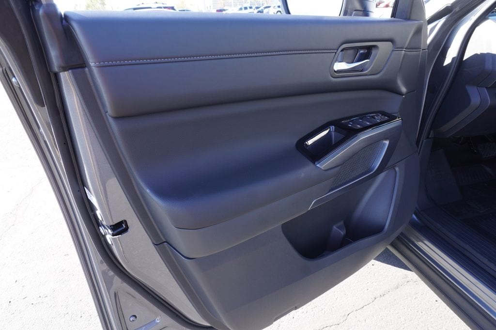 2026 Nissan Pathfinder SL - Photo 16