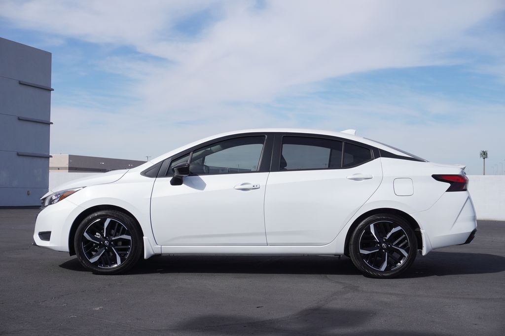 New 2025 Nissan Versa 1.6 SR Sedan