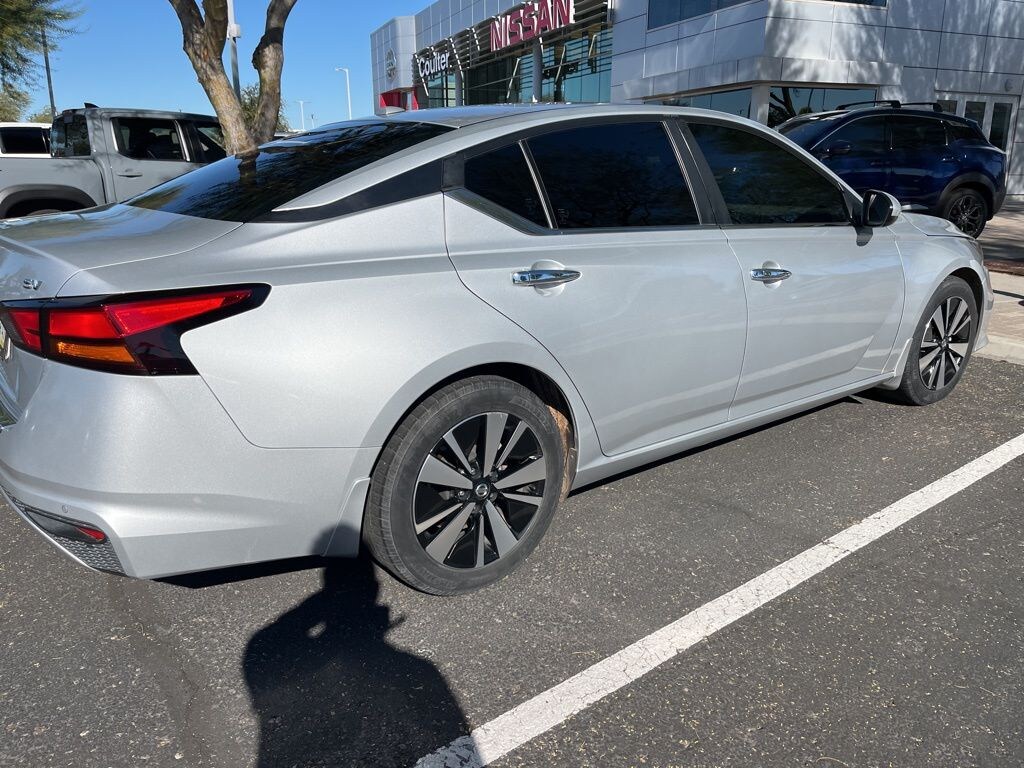 Used 2021 Nissan Altima 2.5 SV Sedan