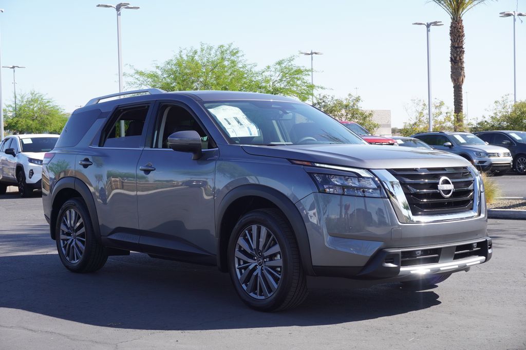 2025 Nissan Pathfinder SL photo 4