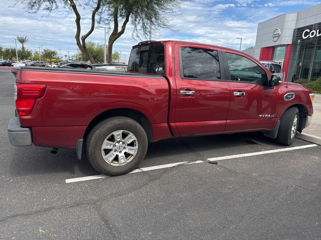 2017 Nissan Titan SV photo 4