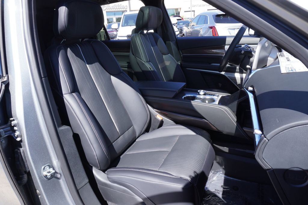 2026 Cadillac VISTIQ Luxury - Photo 14