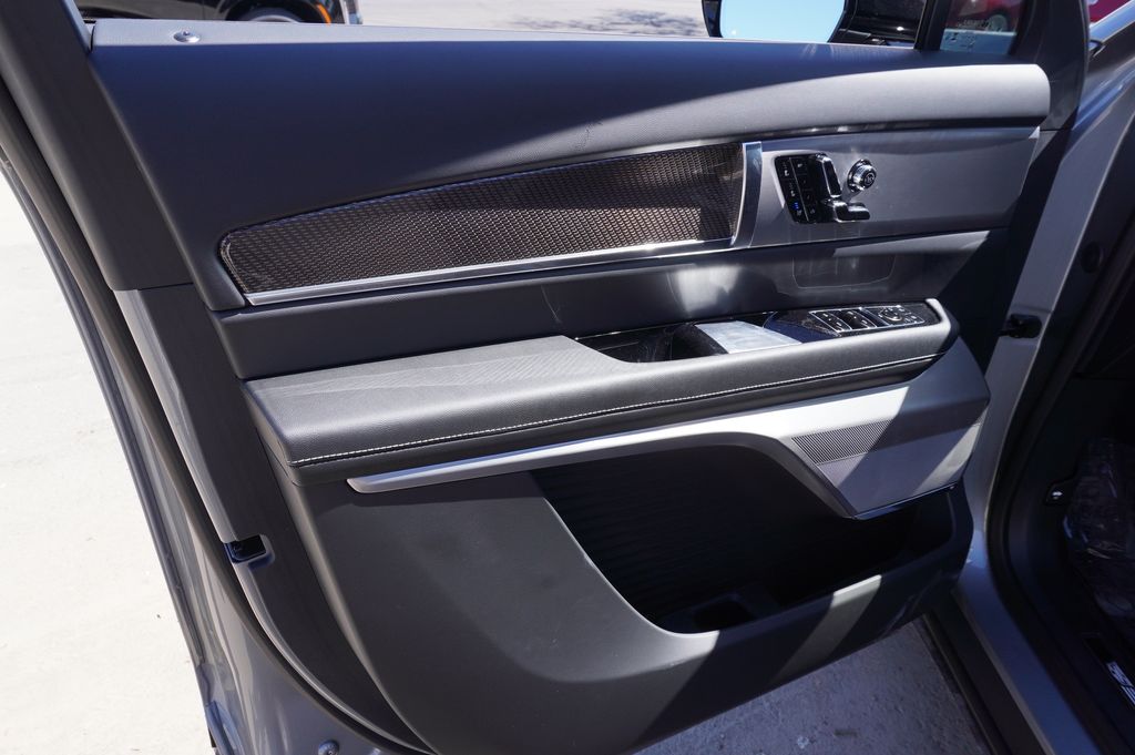 2026 Cadillac VISTIQ Luxury - Photo 17