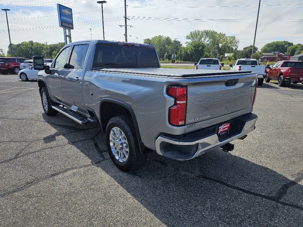2024 Chevrolet Silverado 3500HD LTZ photo 3