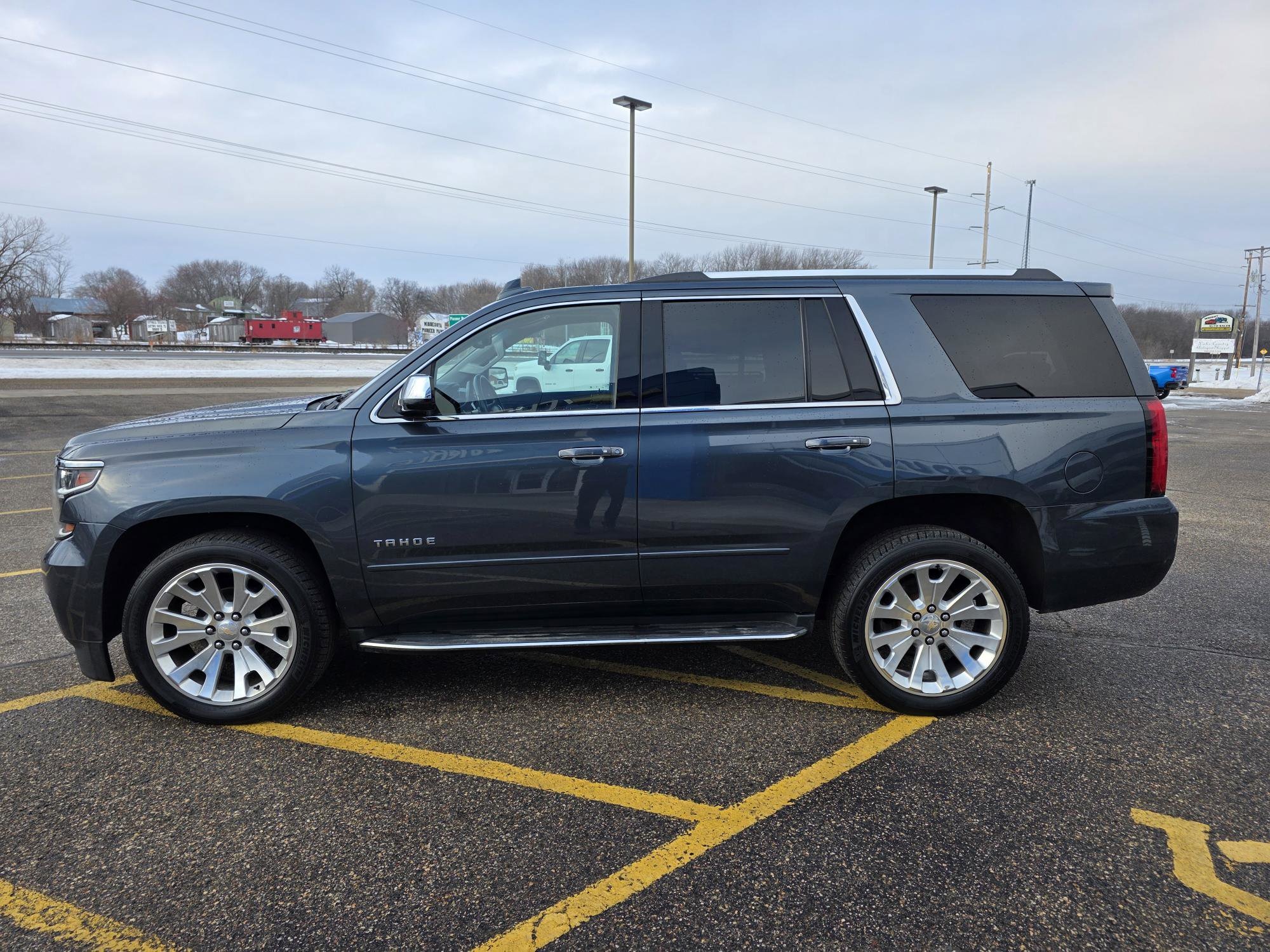 Used 2019 Chevrolet Tahoe Premier with VIN 1GNSKCKC4KR409104 for sale in Annandale, Minnesota