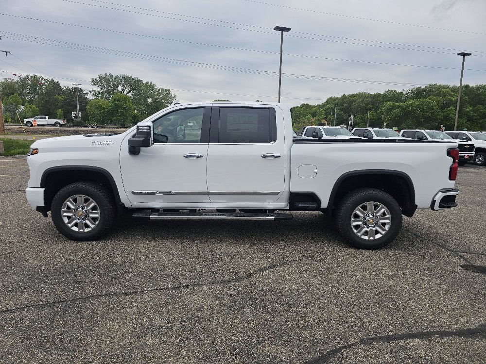 2025 Chevrolet Silverado 3500HD High Country photo 2