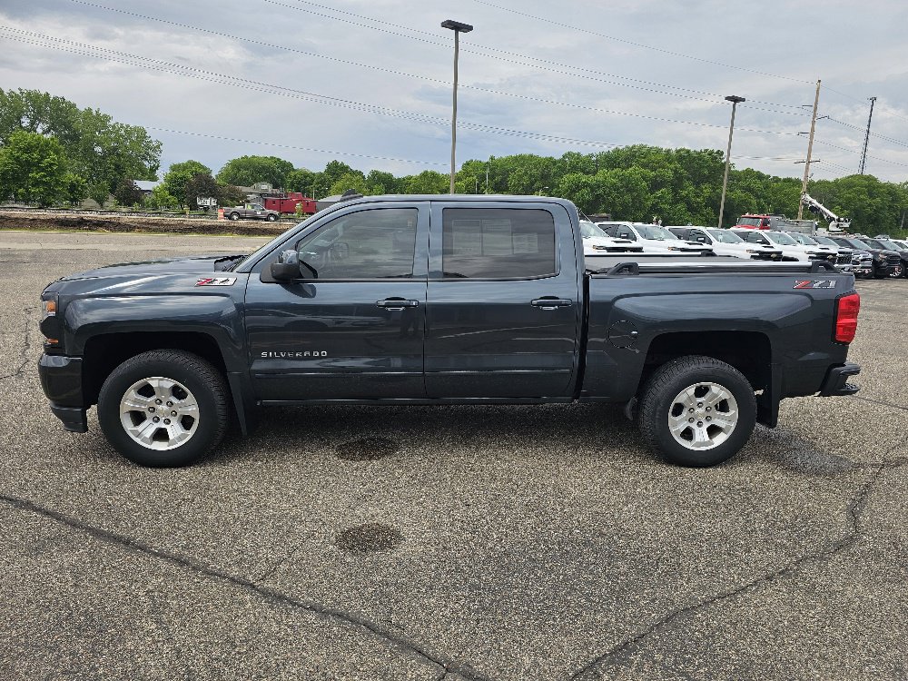 Used 2018 Chevrolet Silverado 1500 LT with VIN 3GCUKREC5JG454437 for sale in Annandale, Minnesota