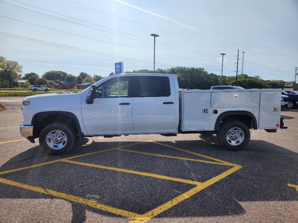 2024 Chevrolet Silverado 2500HD photo 2