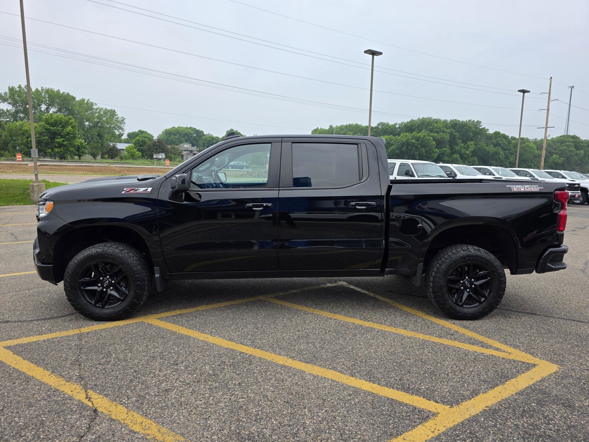 Used 2022 Chevrolet Silverado 1500 LT Trail Boss with VIN 3GCUDFED8NG674243 for sale in Annandale, MN