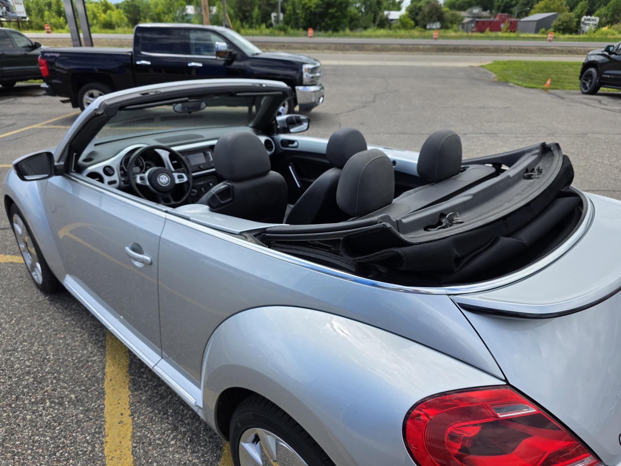 Used 2015 Volkswagen Beetle 1.8 with VIN 3VW517AT8FM813674 for sale in Annandale, Minnesota