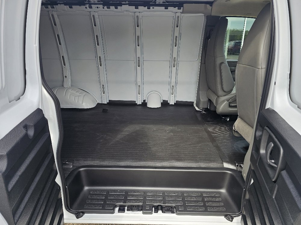 2025 Chevrolet Express Cargo Work Van - Photo 7