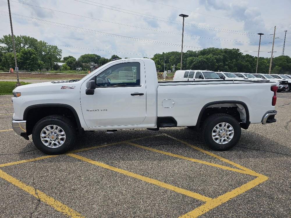 2025 Chevrolet Silverado 3500HD photo 2