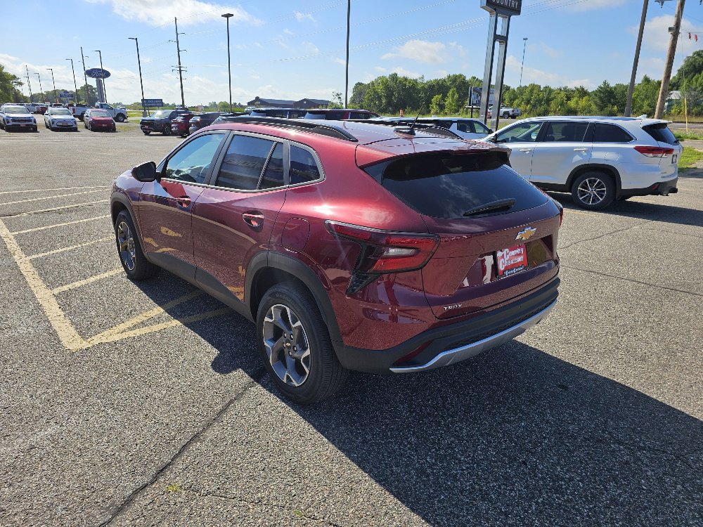 2025 Chevrolet Trax LT photo 2