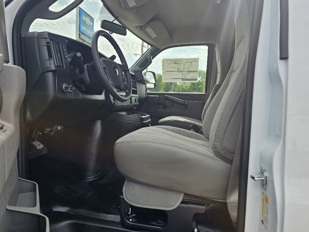2025 Chevrolet Express Cargo 3500 Van photo 3