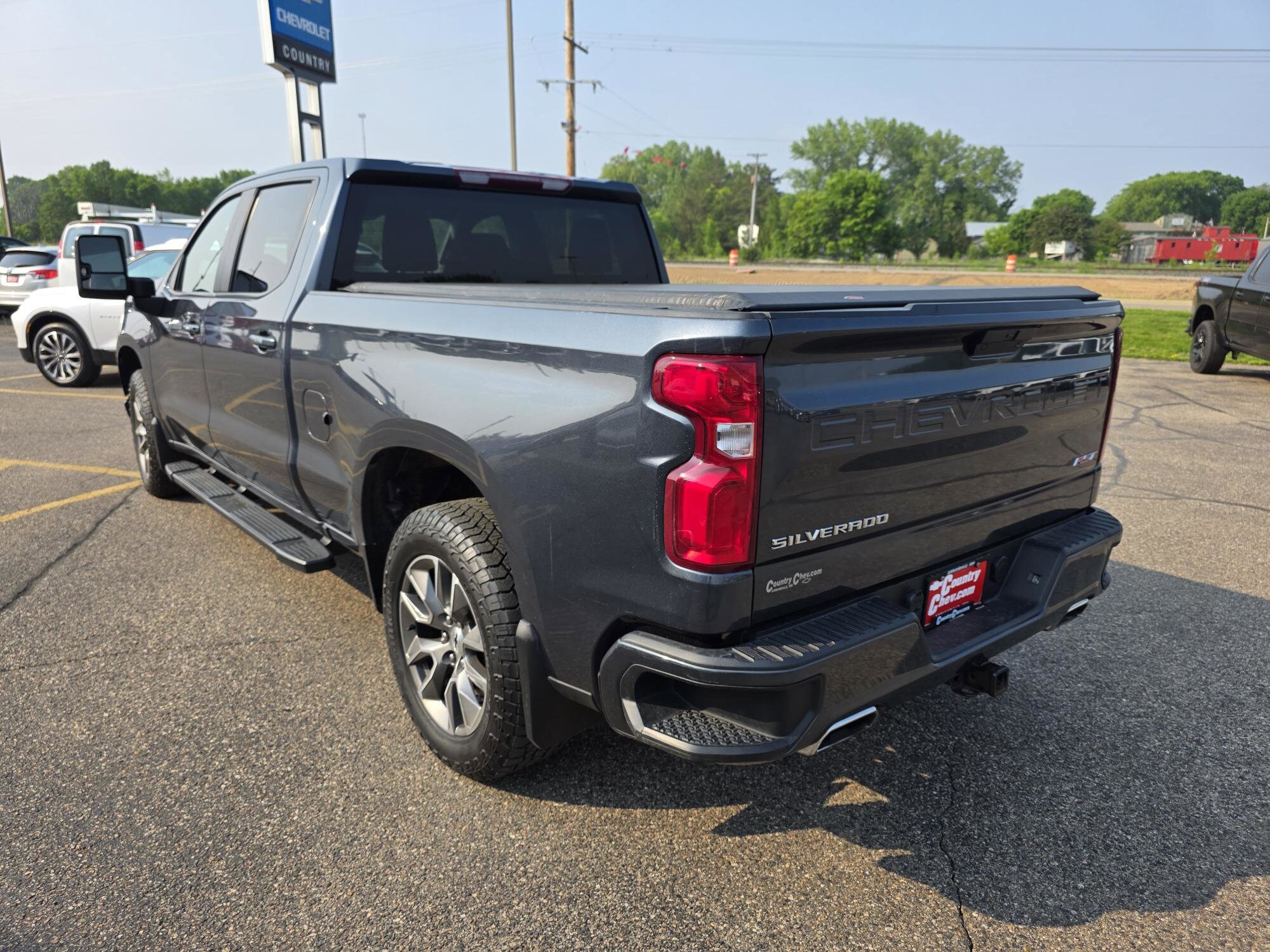 2021 Chevrolet Silverado 1500 RST photo 3