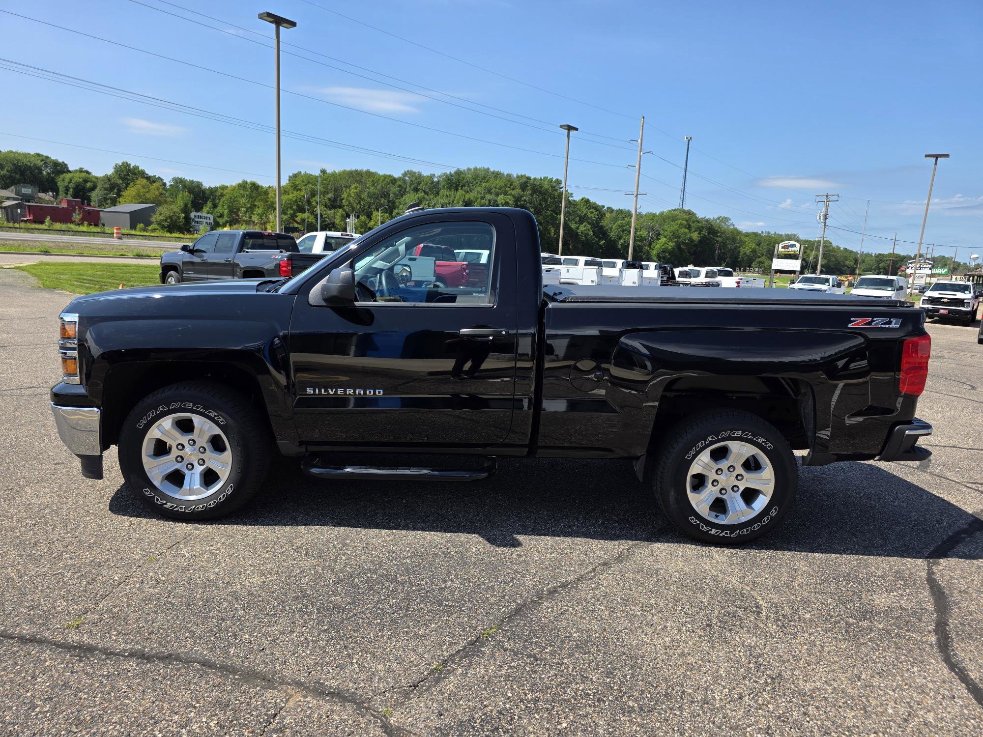 Used 2014 Chevrolet Silverado 1500 LT with VIN 1GCNKREC0EZ230261 for sale in Annandale, Minnesota