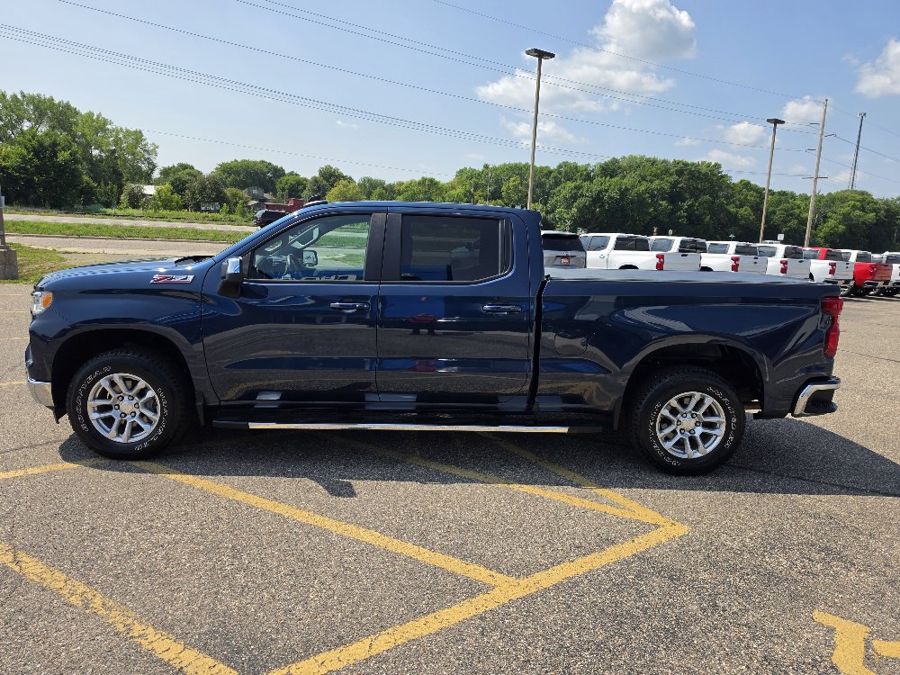 Used 2022 Chevrolet Silverado 1500 LT with VIN 3GCUDDED3NG511410 for sale in Annandale, Minnesota
