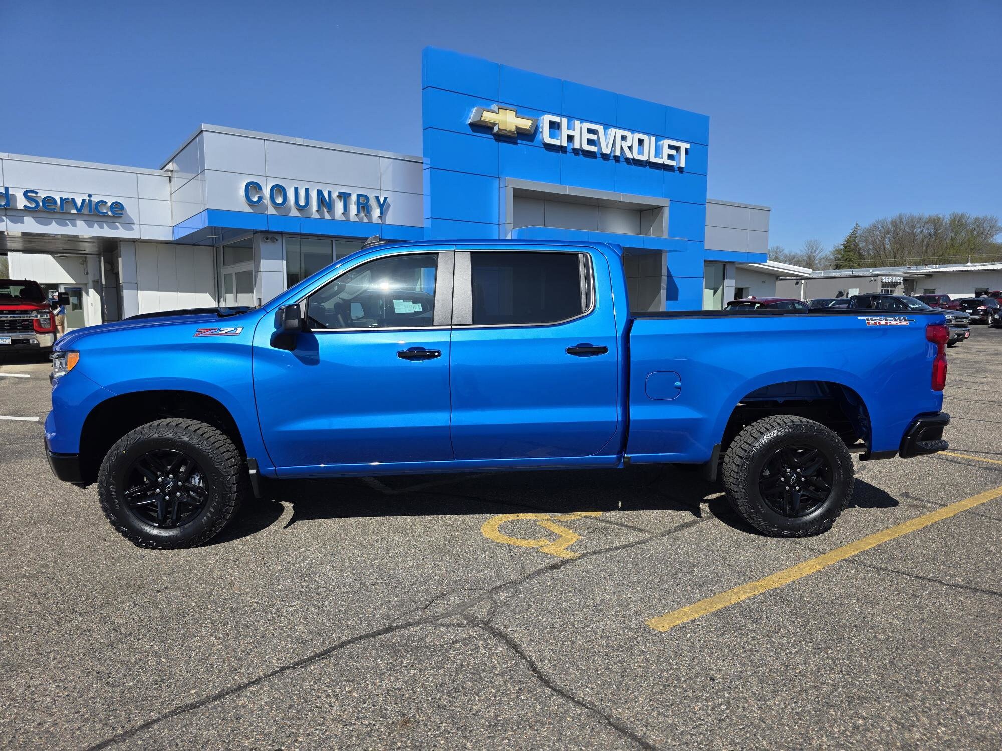 2025 Chevrolet Silverado 1500 LT Trail Boss photo 2
