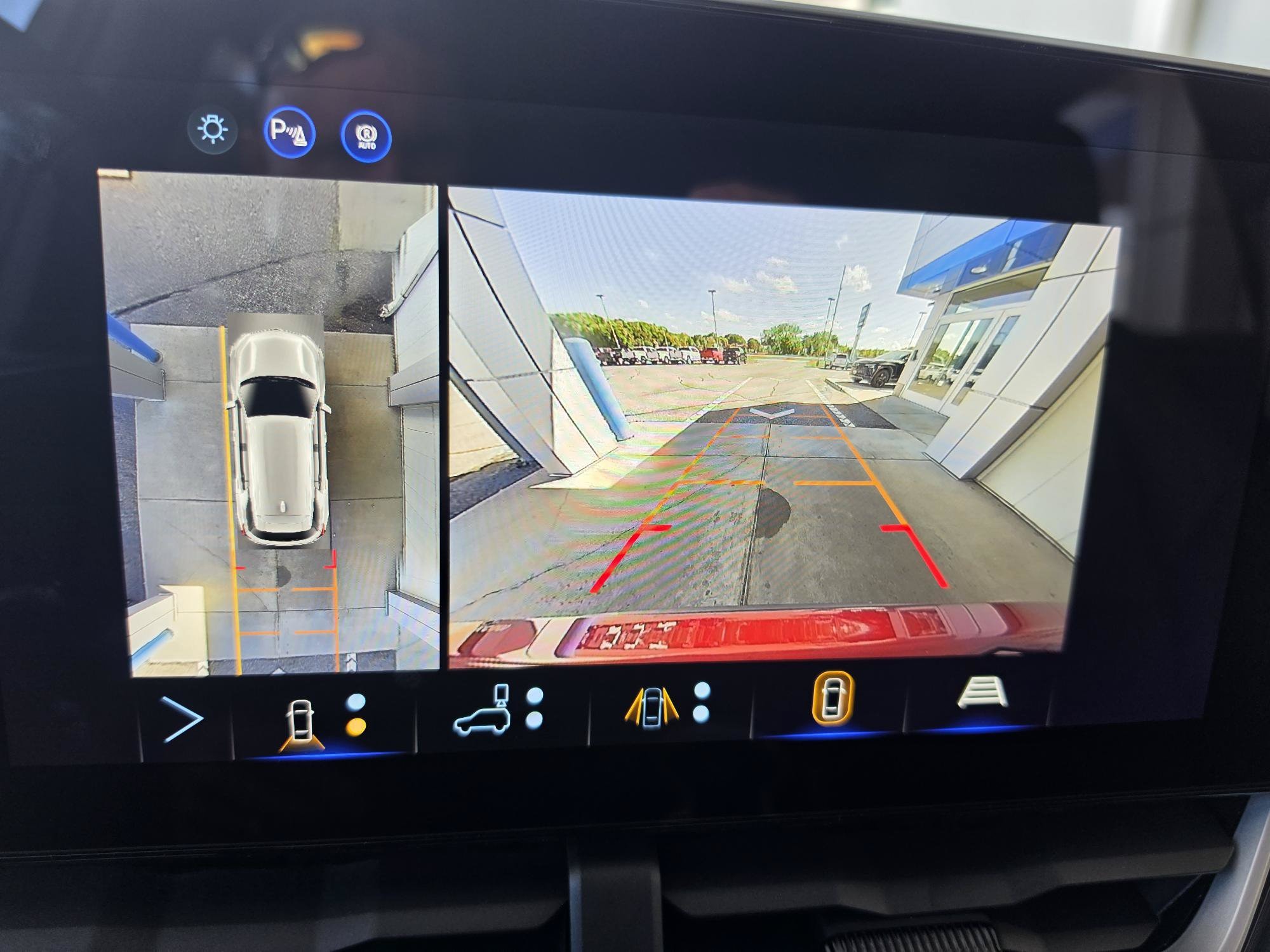 2027 Chevrolet Equinox LT - Photo 7