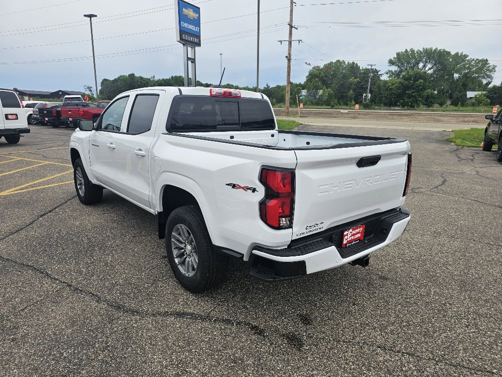 2025 Chevrolet Colorado Work Truck LT photo 3
