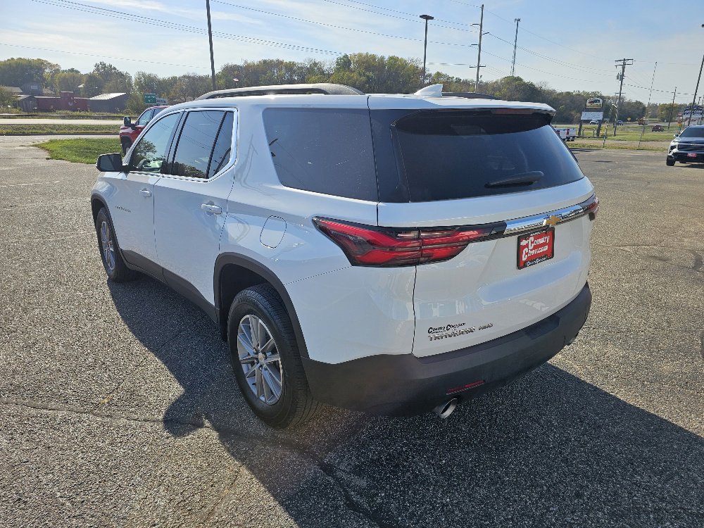 2023 Chevrolet Traverse Cloth photo 2