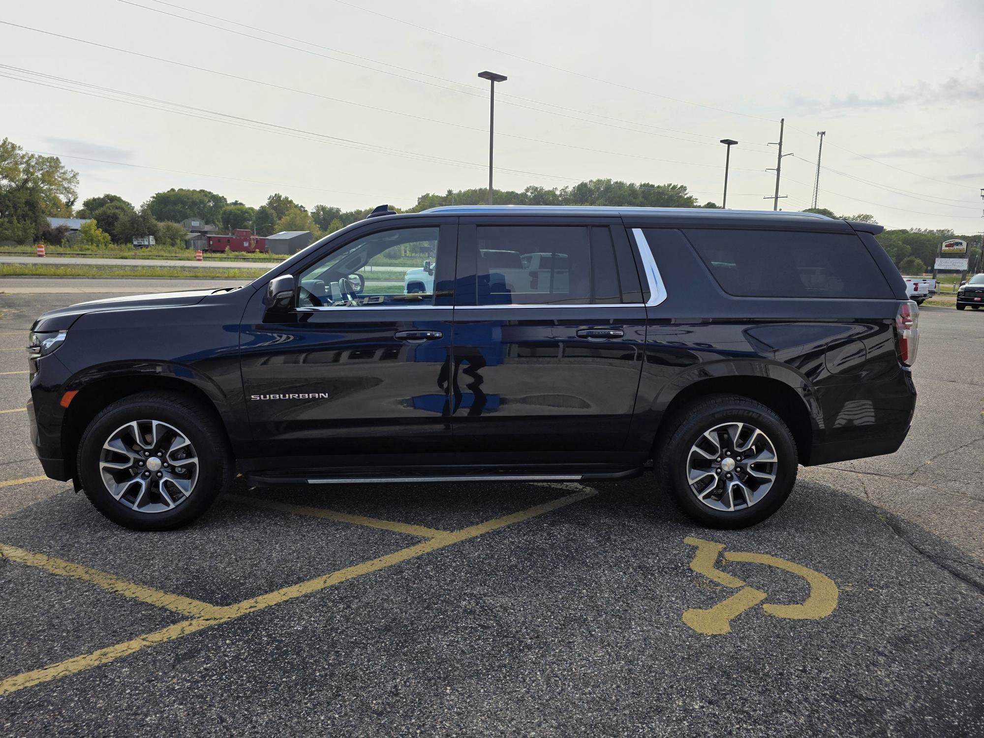 Used 2021 Chevrolet Suburban LT with VIN 1GNSKCKD0MR155905 for sale in Annandale, Minnesota