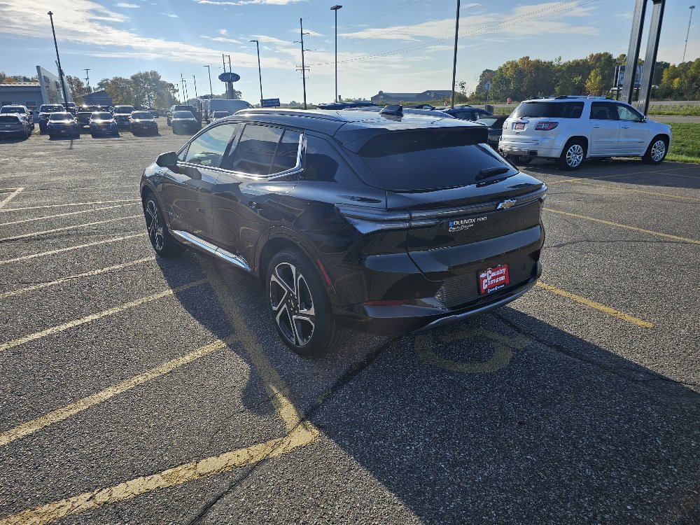 2025 Chevrolet Equinox EV 1LT photo 3