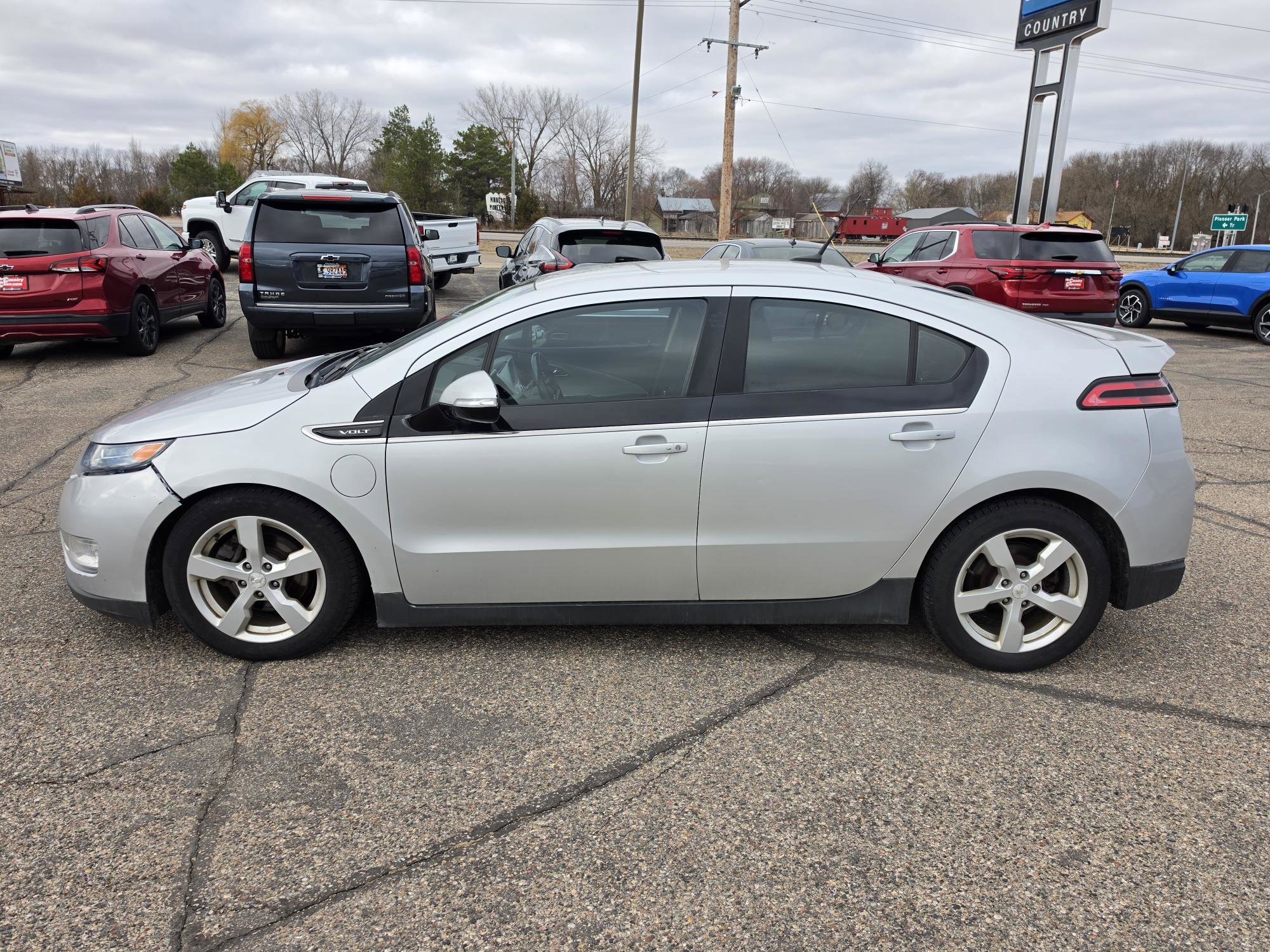 Used 2013 Chevrolet Volt Base with VIN 1G1RA6E44DU145956 for sale in Annandale, MN