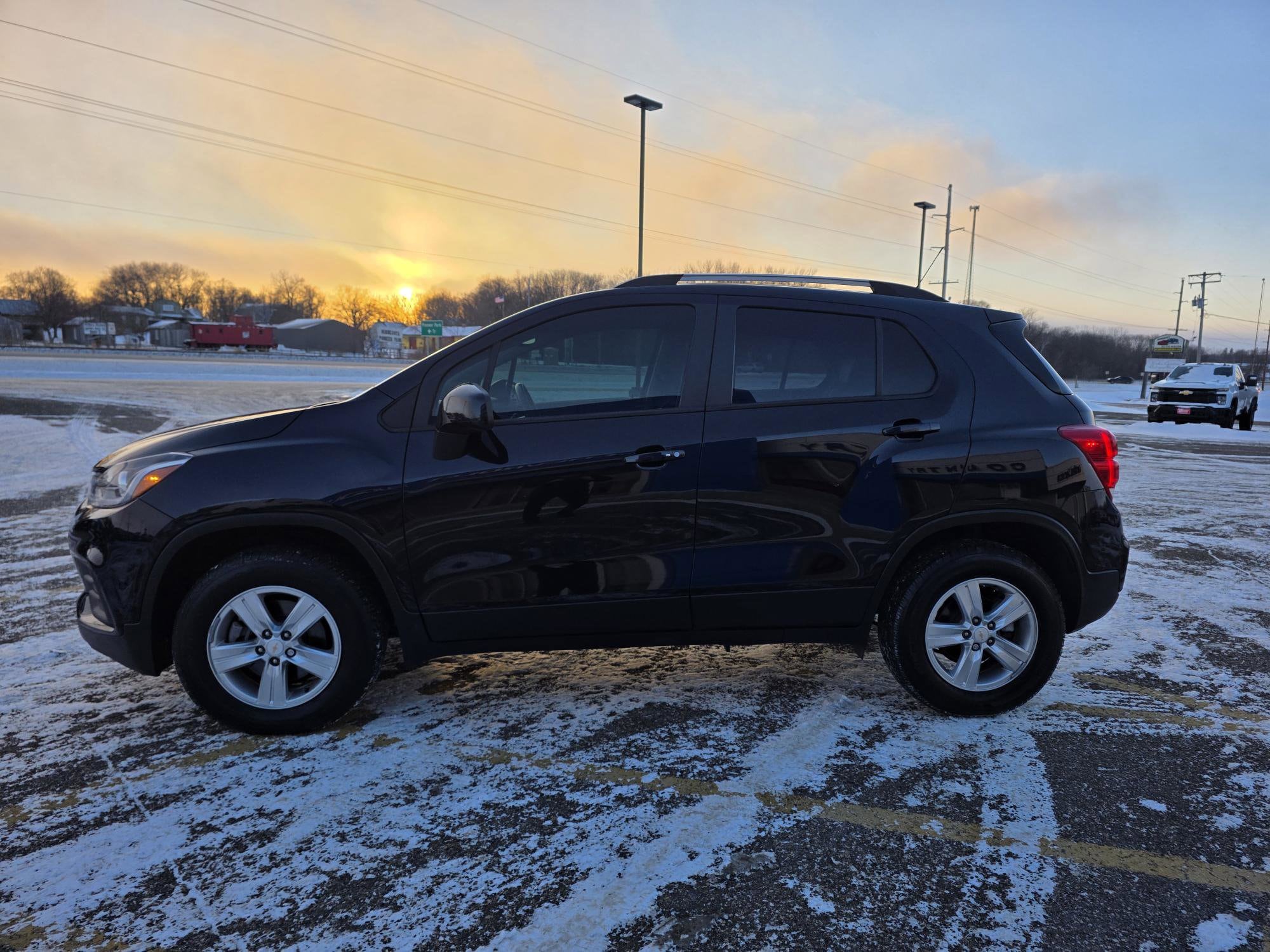 Used 2022 Chevrolet Trax LT with VIN KL7CJPSM3NB525808 for sale in Annandale, Minnesota