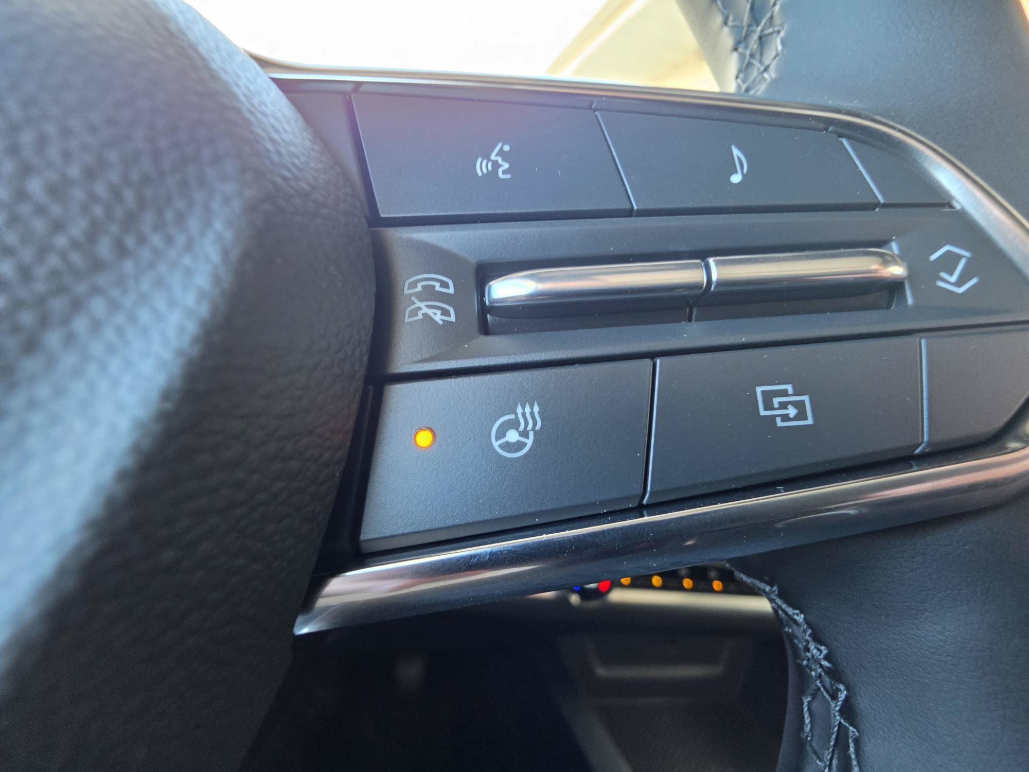 2027 Chevrolet Equinox LT - Photo 13
