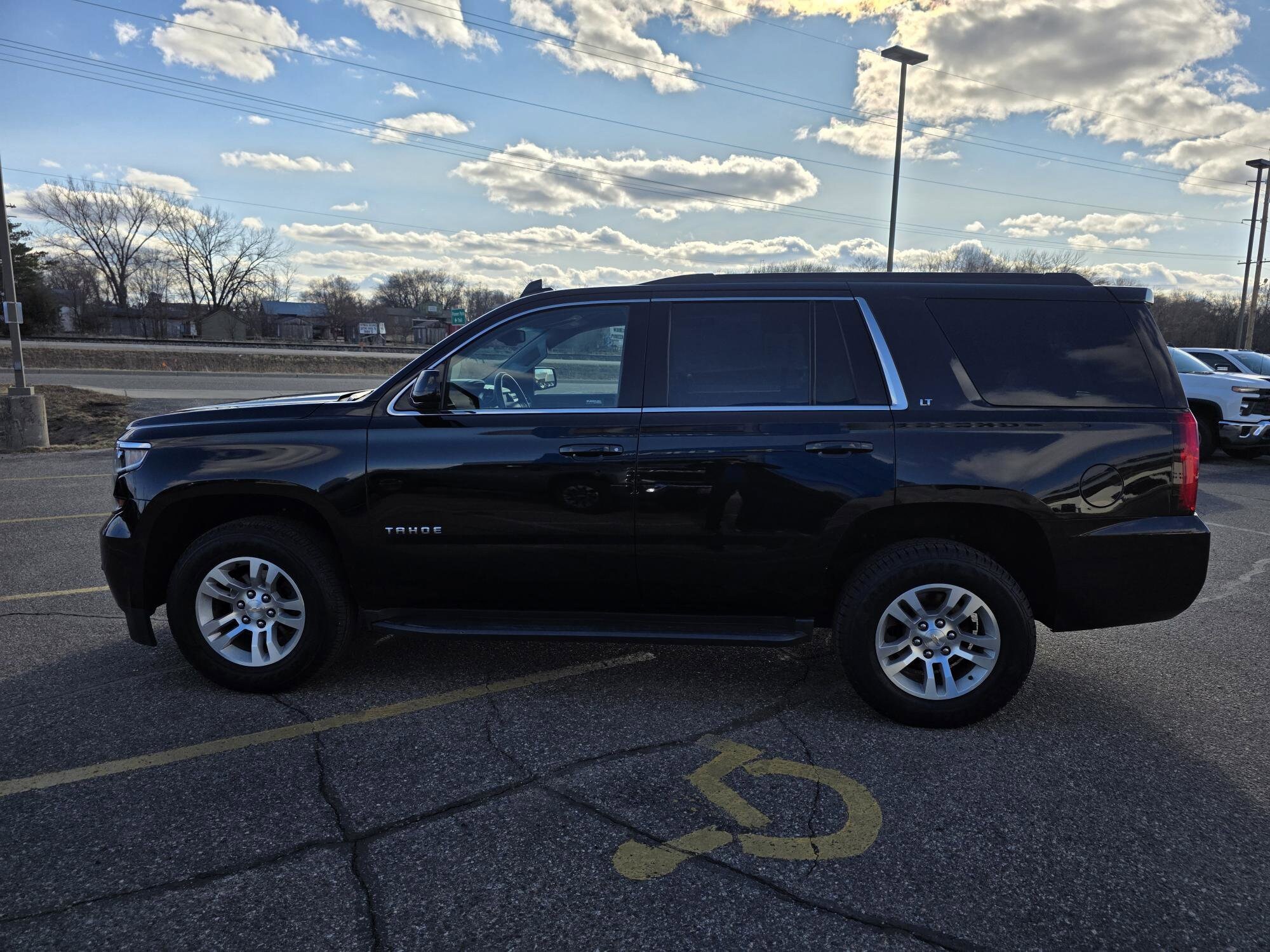 Used 2018 Chevrolet Tahoe LT with VIN 1GNSKBKC5JR272554 for sale in Annandale, Minnesota