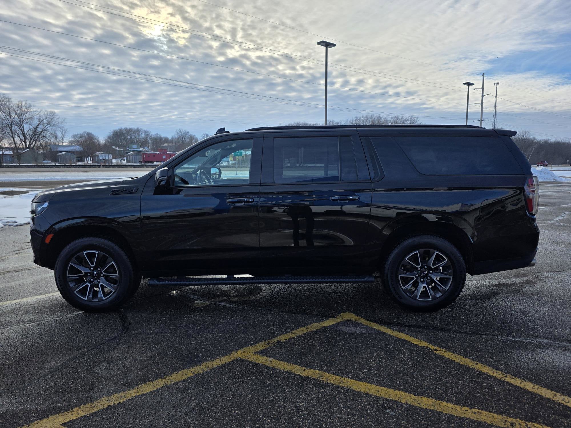 Used 2022 Chevrolet Suburban Z71 with VIN 1GNSKDKL8NR227867 for sale in Annandale, Minnesota