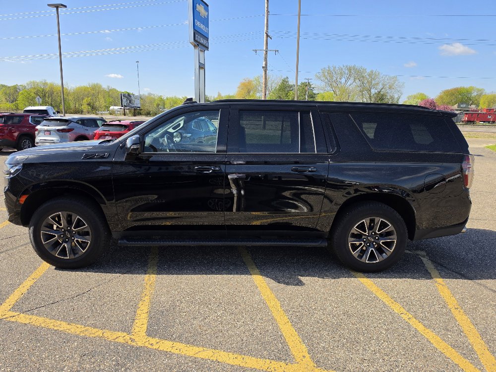 Used 2022 Chevrolet Suburban Z71 with VIN 1GNSKDKL8NR227867 for sale in Annandale, Minnesota