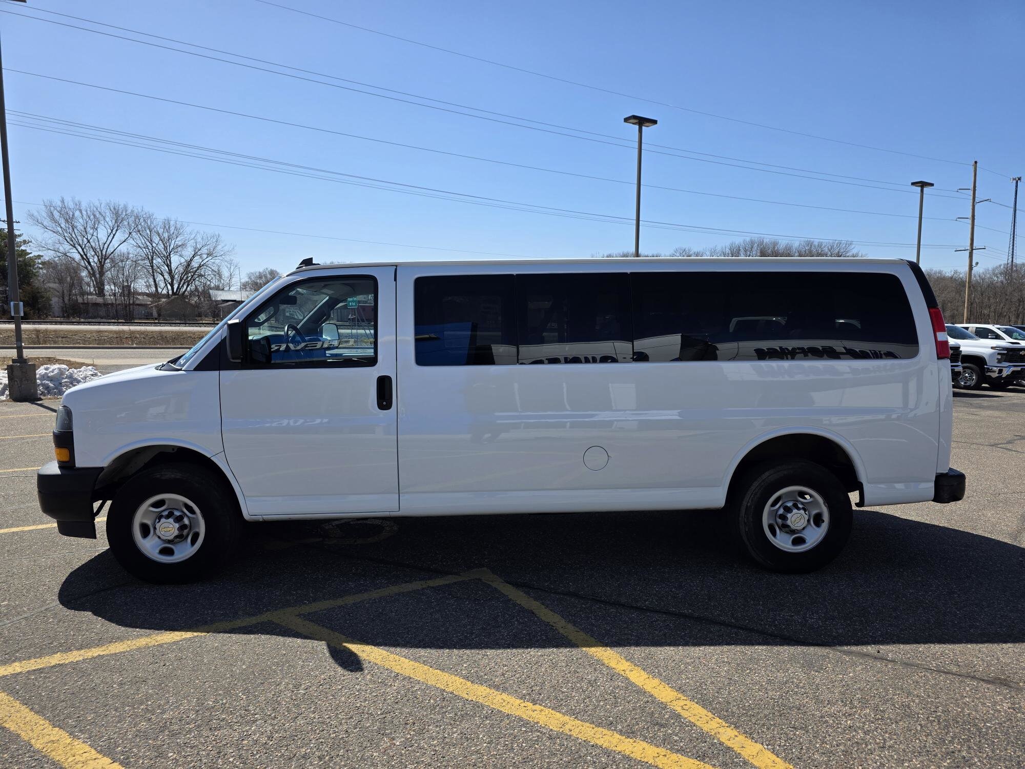 Used 2022 Chevrolet Express Passenger LS with VIN 1GAZGNF70N1261286 for sale in Annandale, MN