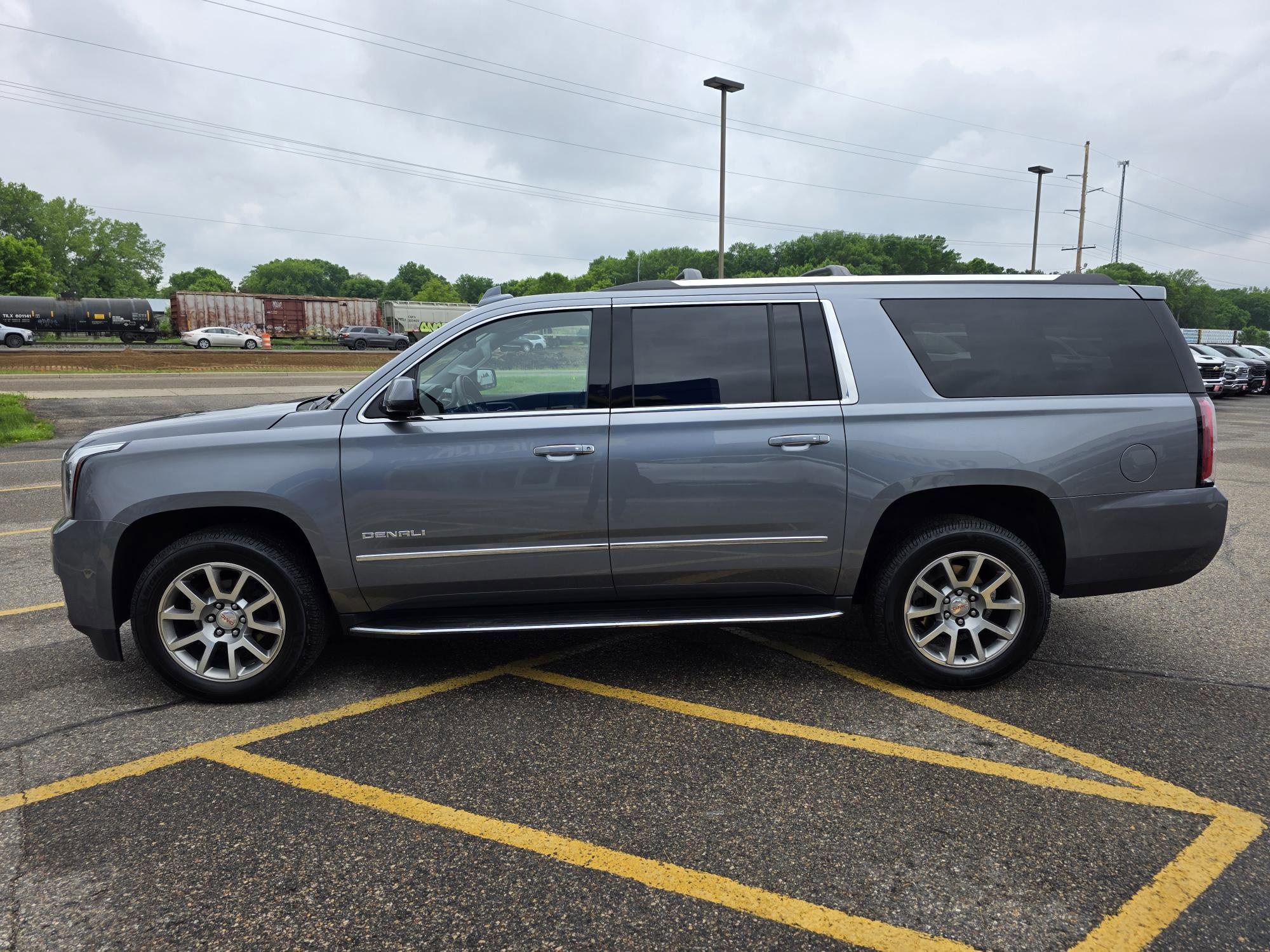 Used 2020 GMC Yukon XL Denali with VIN 1GKS2HKJ0LR198557 for sale in Annandale, Minnesota