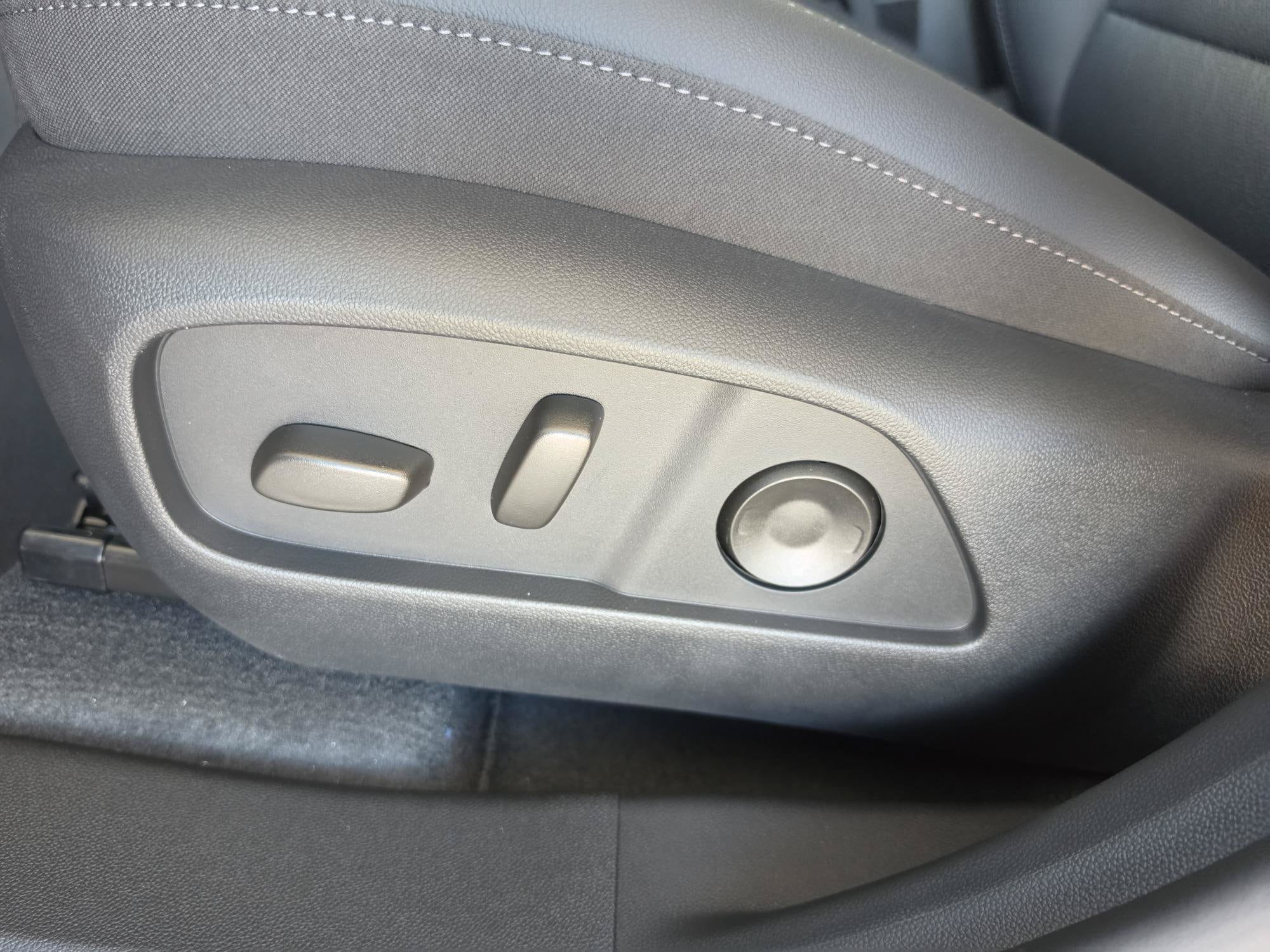 2027 Chevrolet Equinox LT - Photo 10