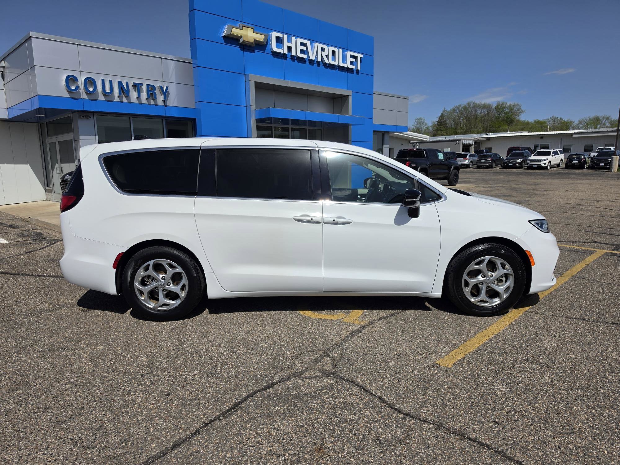 Used 2024 Chrysler Pacifica Limited with VIN 2C4RC1GG8RR122700 for sale in Annandale, Minnesota