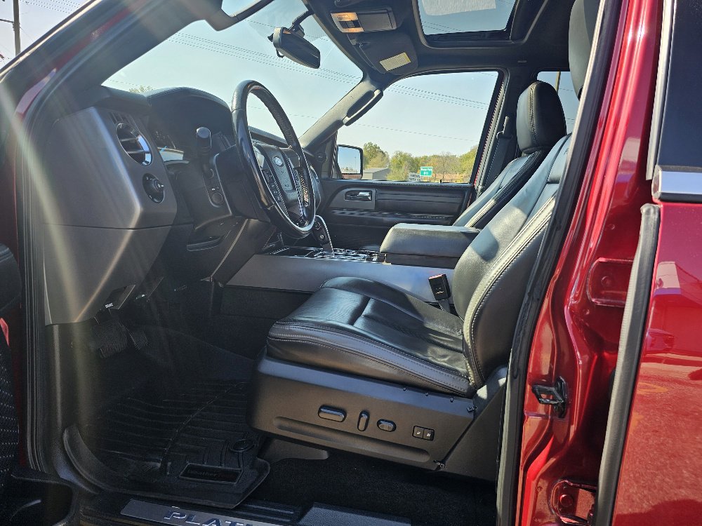 2017 Ford Expedition EL Platinum photo 4