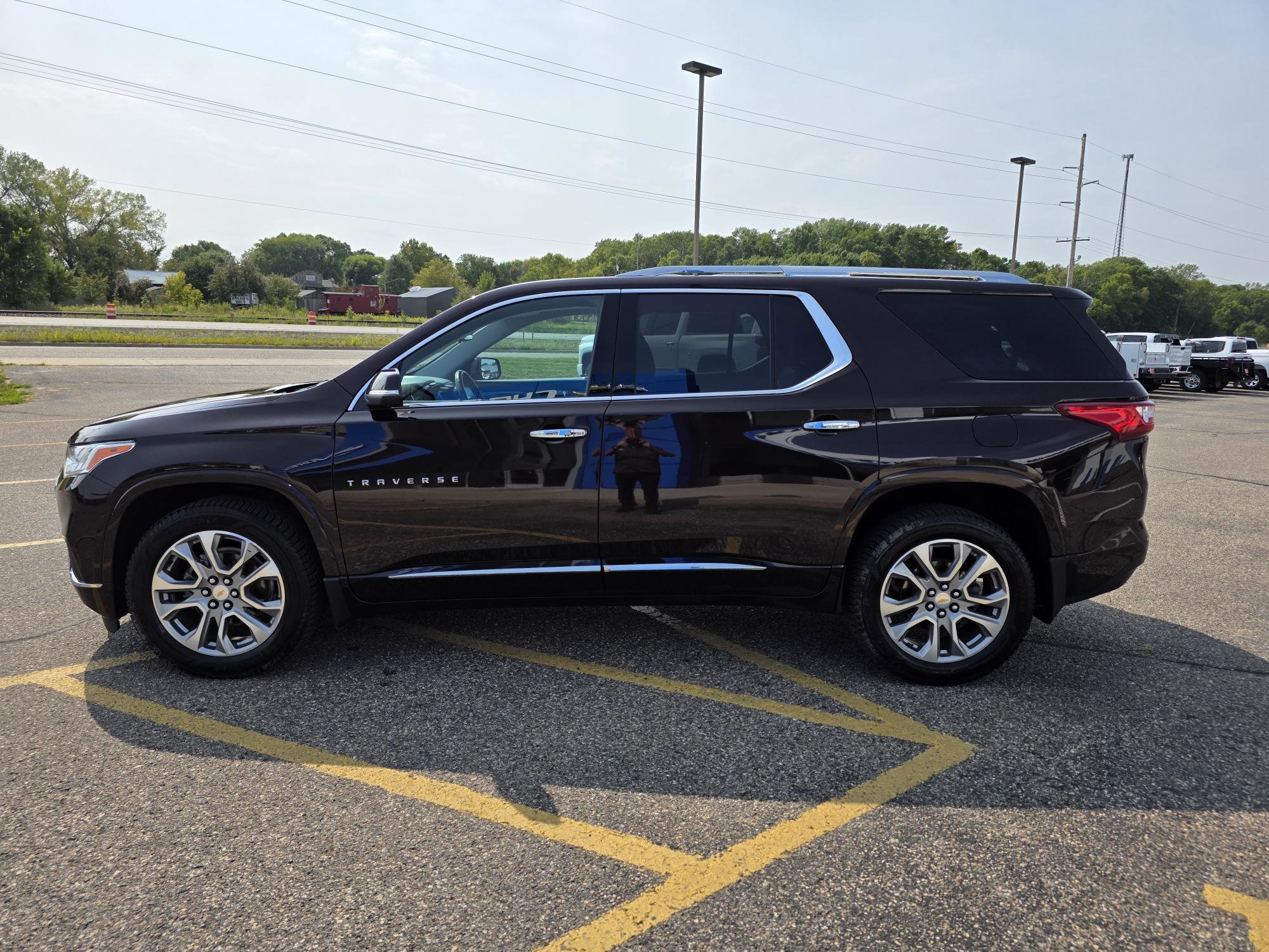 Used 2021 Chevrolet Traverse Premier with VIN 1GNEVKKW2MJ233468 for sale in Annandale, Minnesota