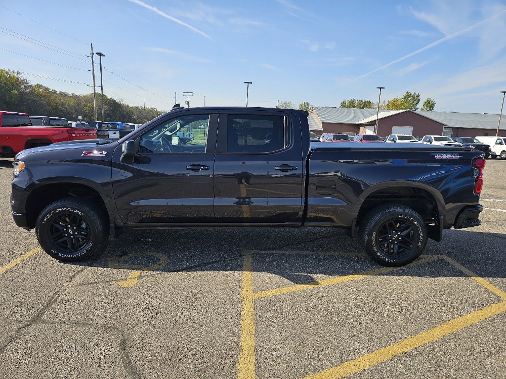 2022 Chevrolet Silverado 1500 LT Trail Boss photo 2
