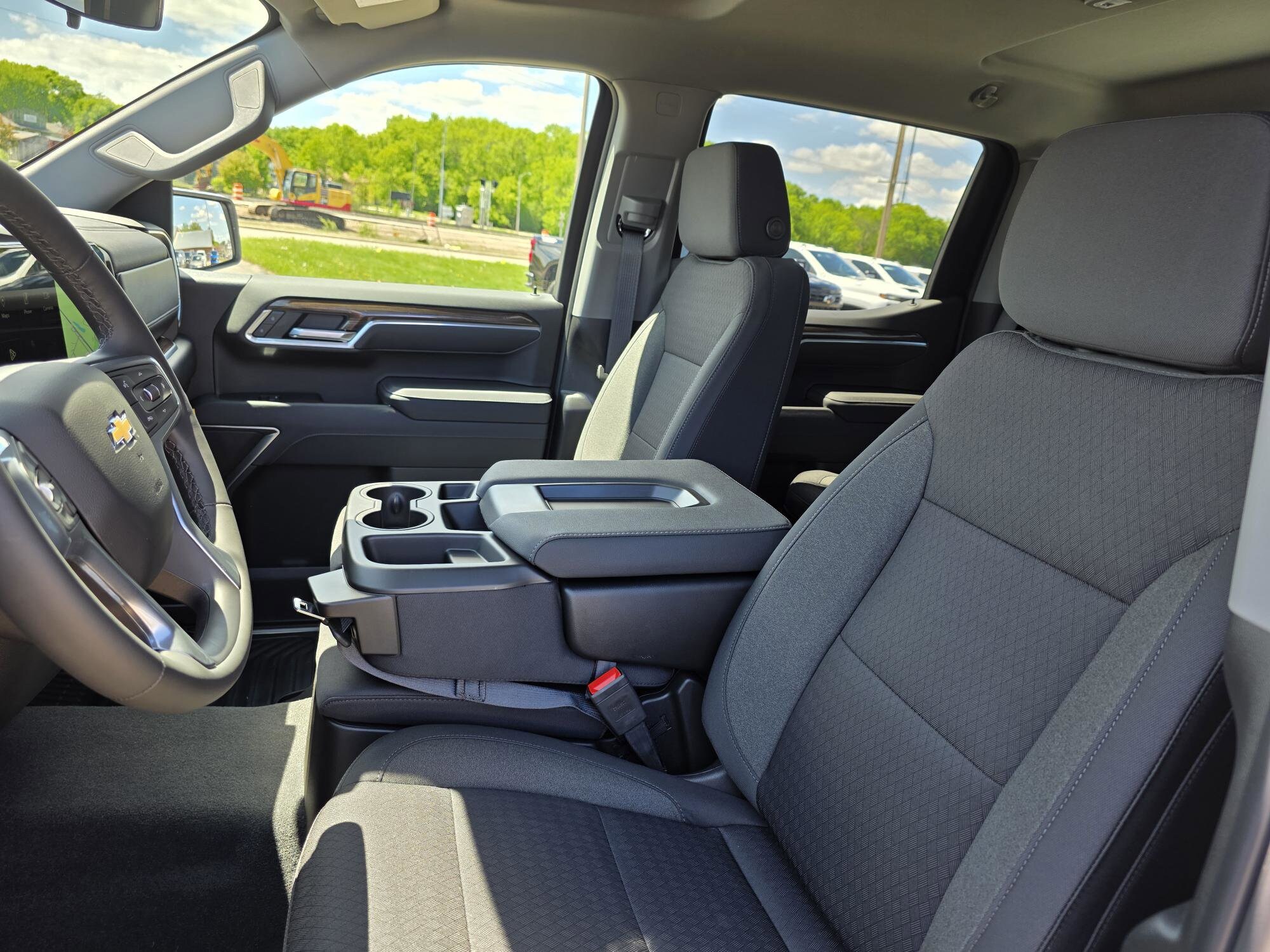 2025 Chevrolet Silverado 1500 LT photo 4