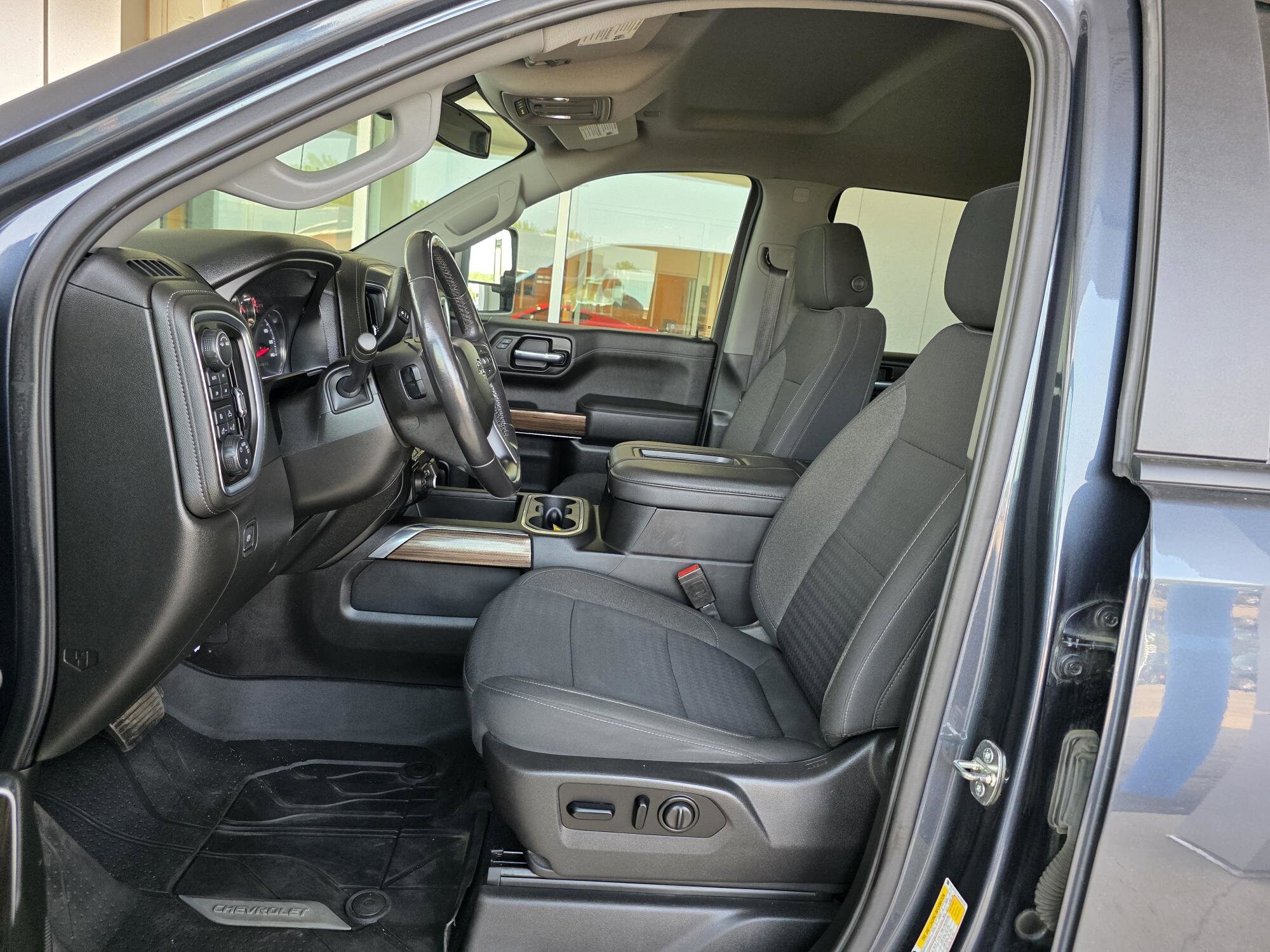 2021 Chevrolet Silverado 1500 RST photo 4