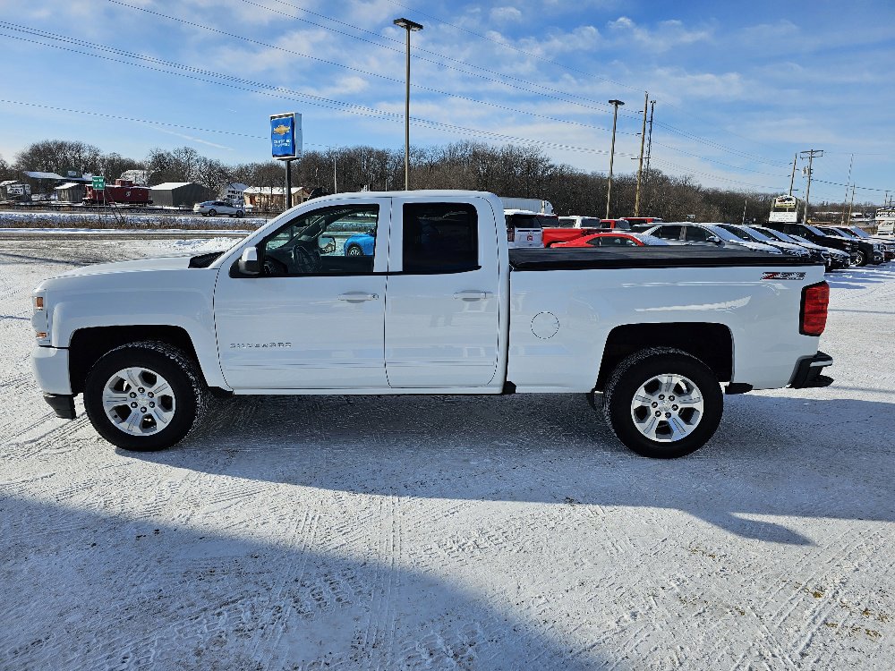 Used 2017 Chevrolet Silverado 1500 LT with VIN 1GCVKRECXHZ279603 for sale in Annandale, Minnesota