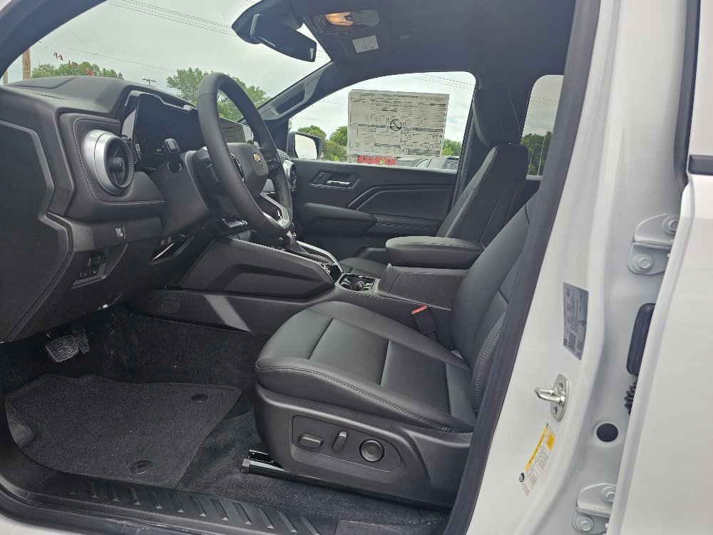 2025 Chevrolet Colorado Work Truck LT photo 4