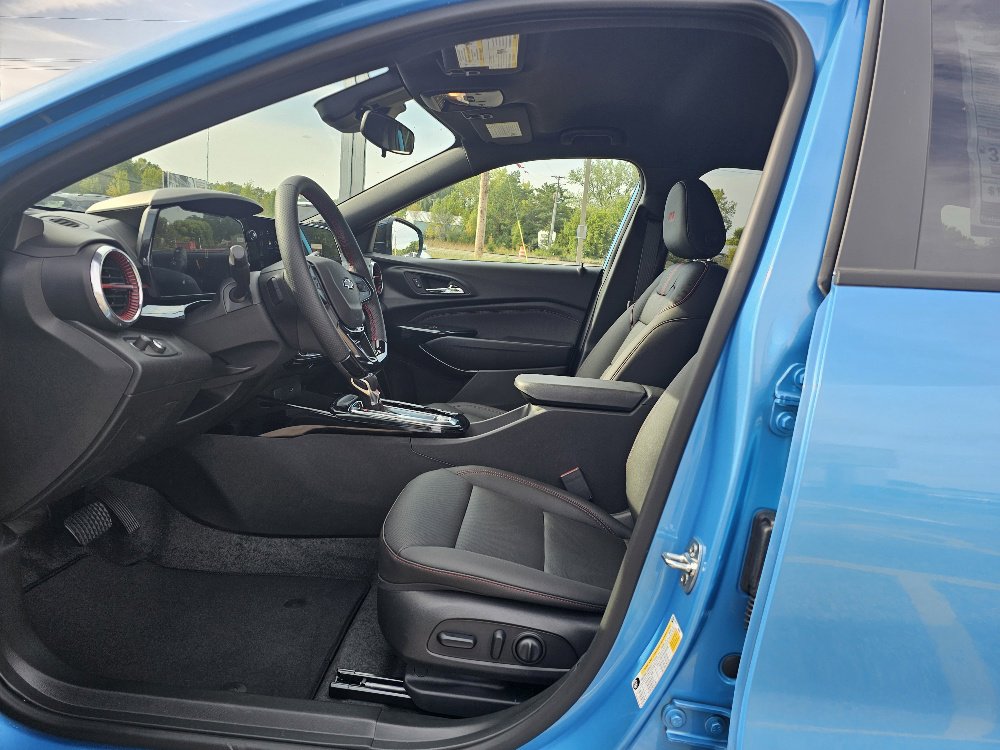 2025 Chevrolet Trax photo 4