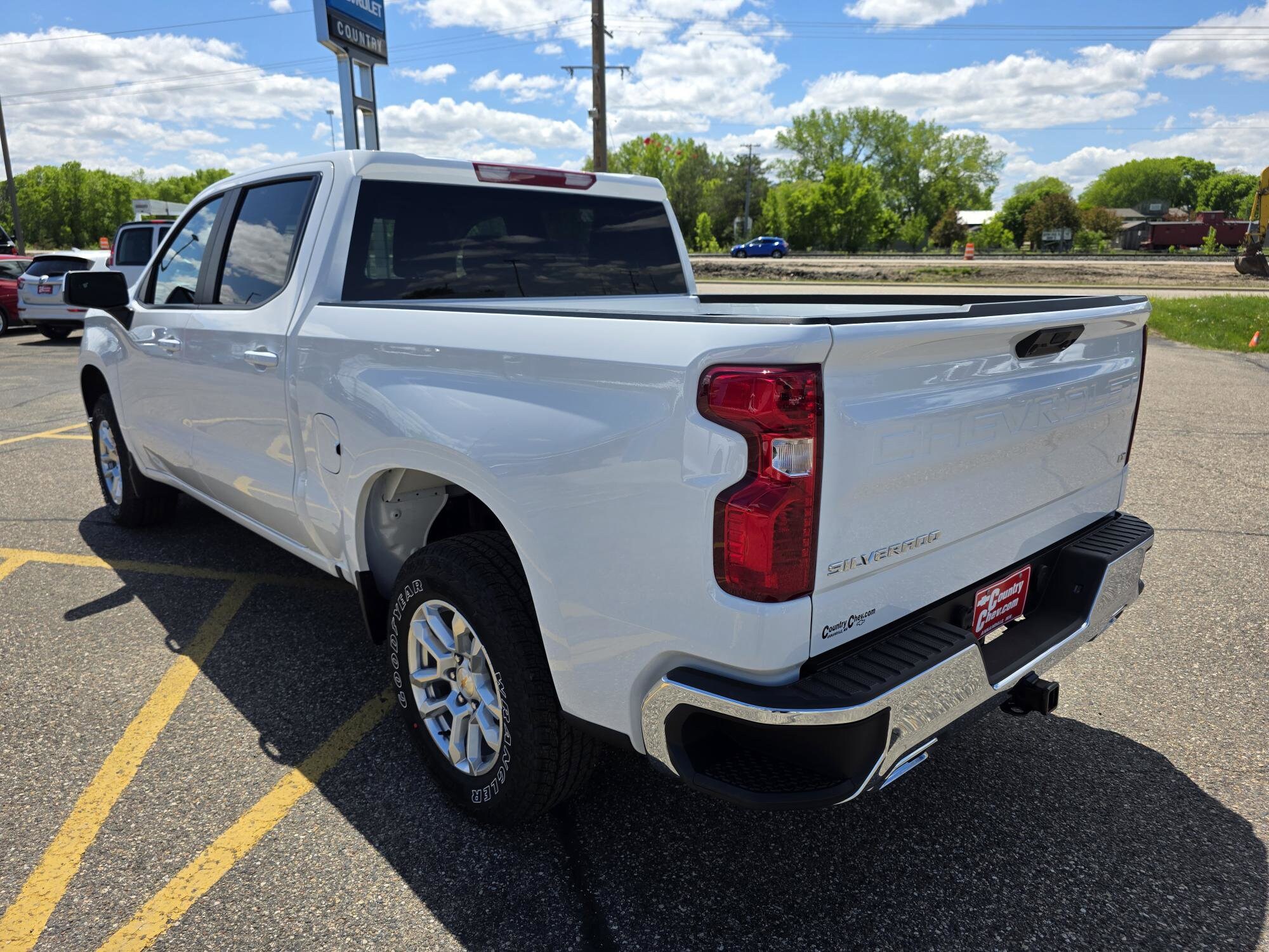 2025 Chevrolet Silverado 1500 LT photo 3