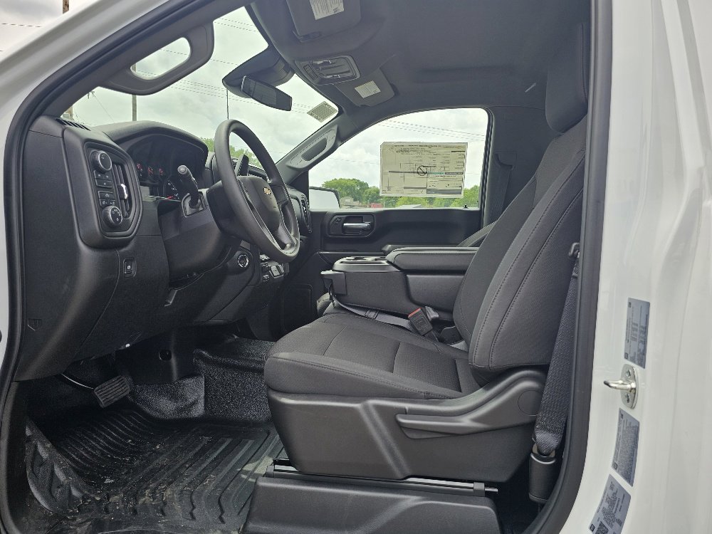 2025 Chevrolet Silverado 3500HD photo 4