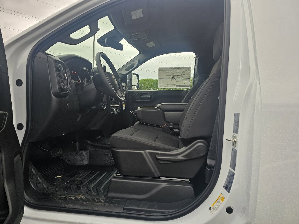 2025 Chevrolet Silverado 3500HD photo 4